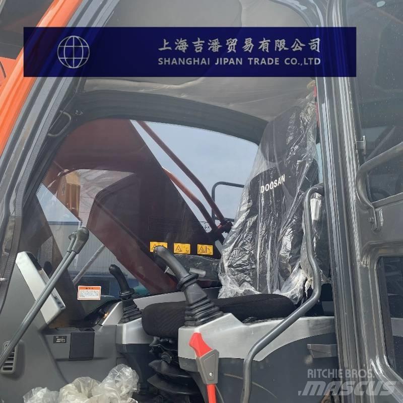 Doosan DX 300 Bandgrävare