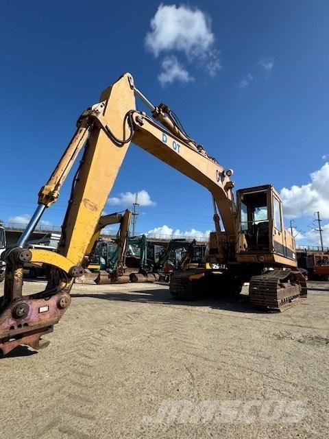 CAT 215 C LC Bandgrävare