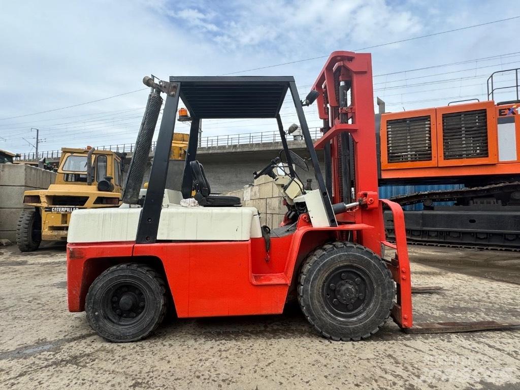 Nissan WF03A35U Dieselmotviktstruckar