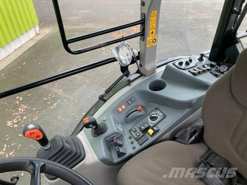 CLAAS NEXOS 240 M Traktorer