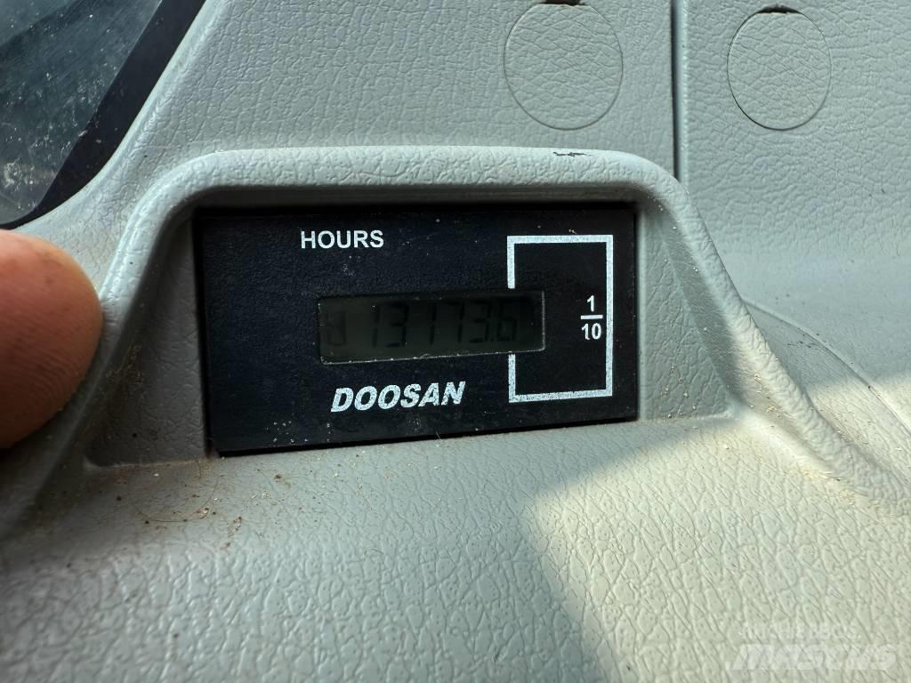 Doosan DX 255 LC-5 Bandgrävare