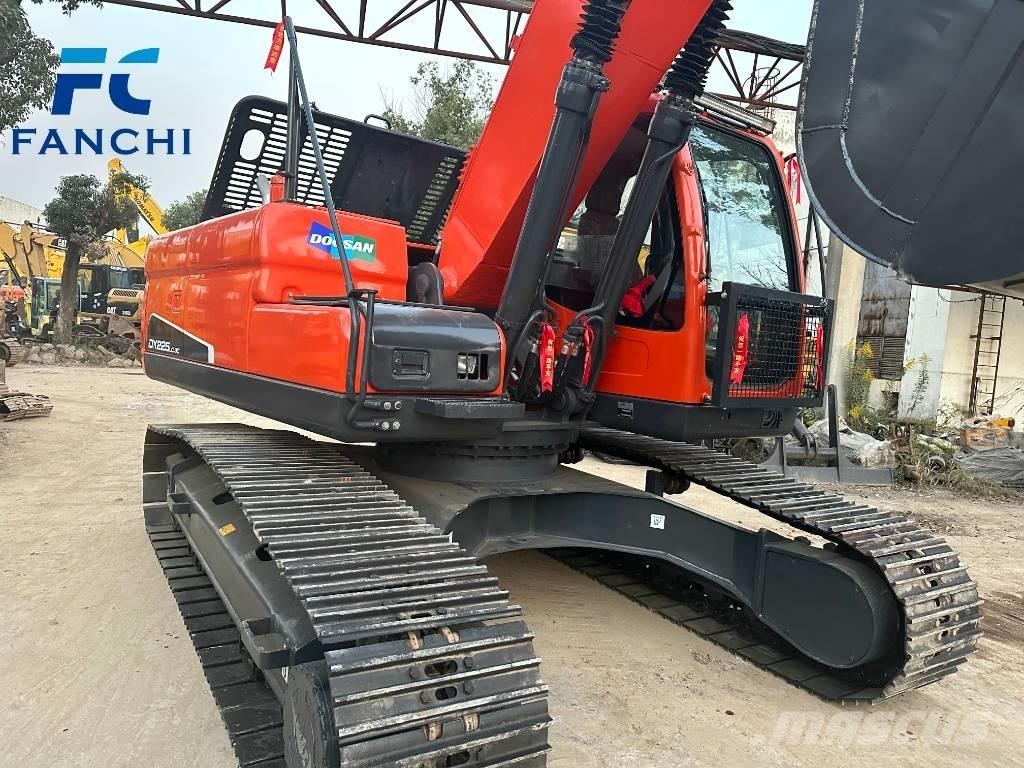 Doosan DX 225 LC Bandgrävare