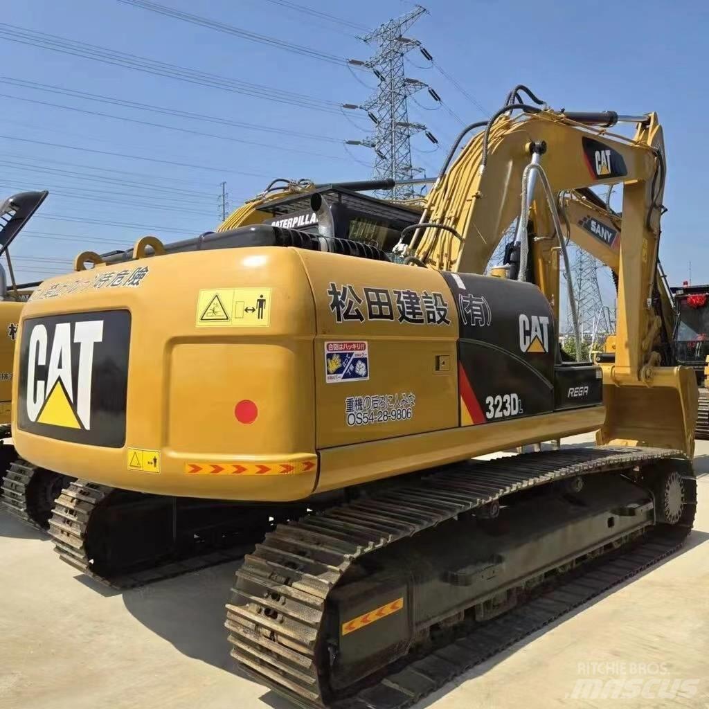 CAT 323 D Bandgrävare