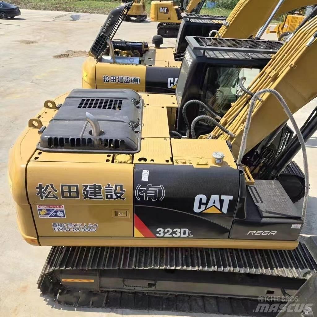 CAT 323 D Bandgrävare