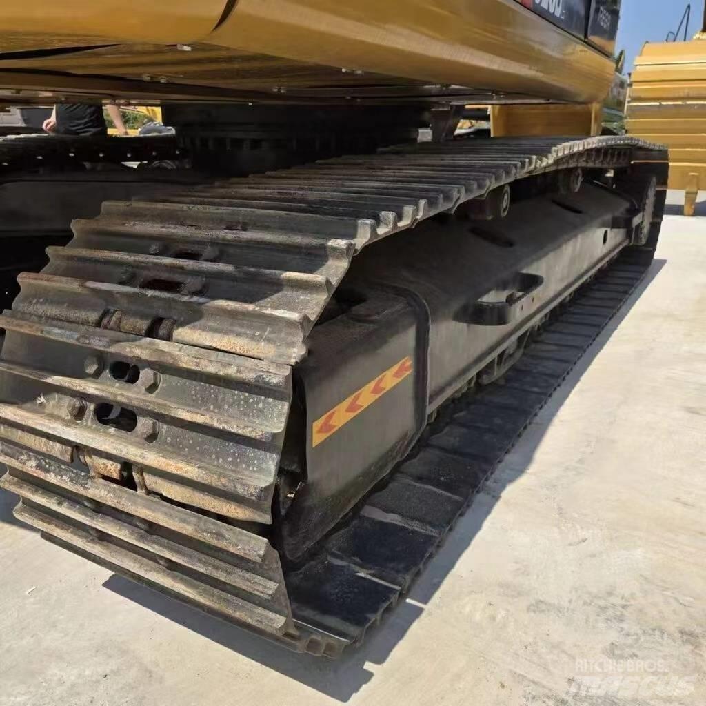 CAT 323 D Bandgrävare
