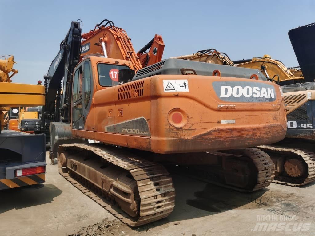 Doosan DX 300 LC Bandgrävare