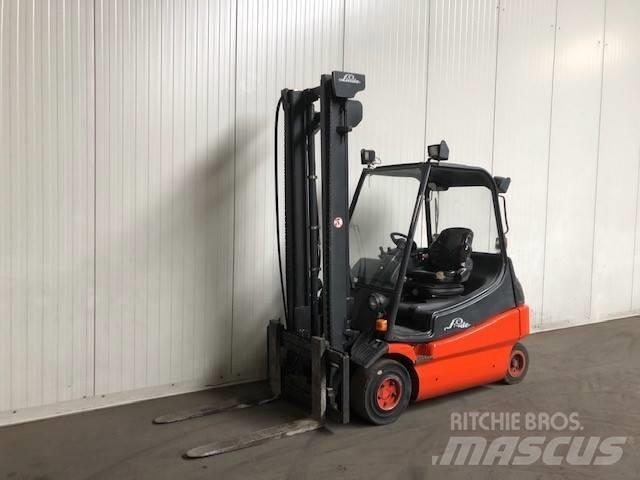 Linde E25-02 Elmotviktstruckar