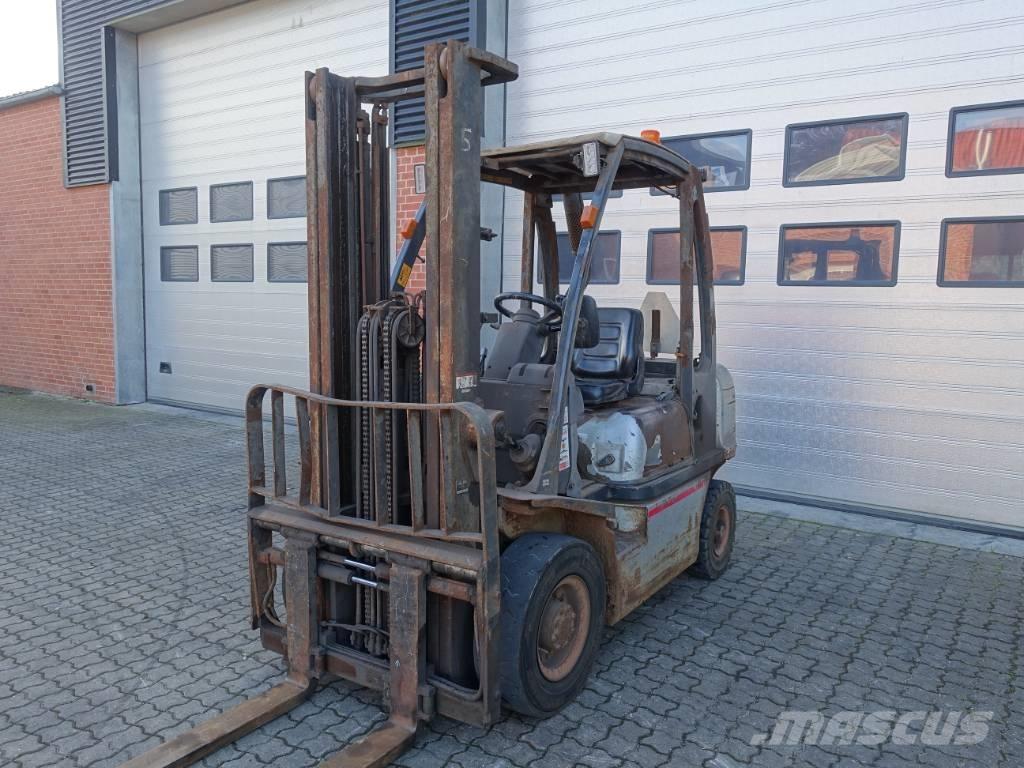 Nissan Y1D2A200 Dieselmotviktstruckar