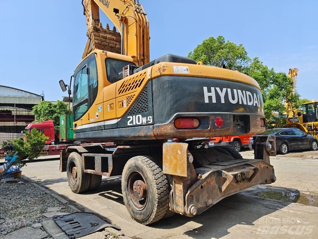 Hyundai R210W-9 Hjulgrävare