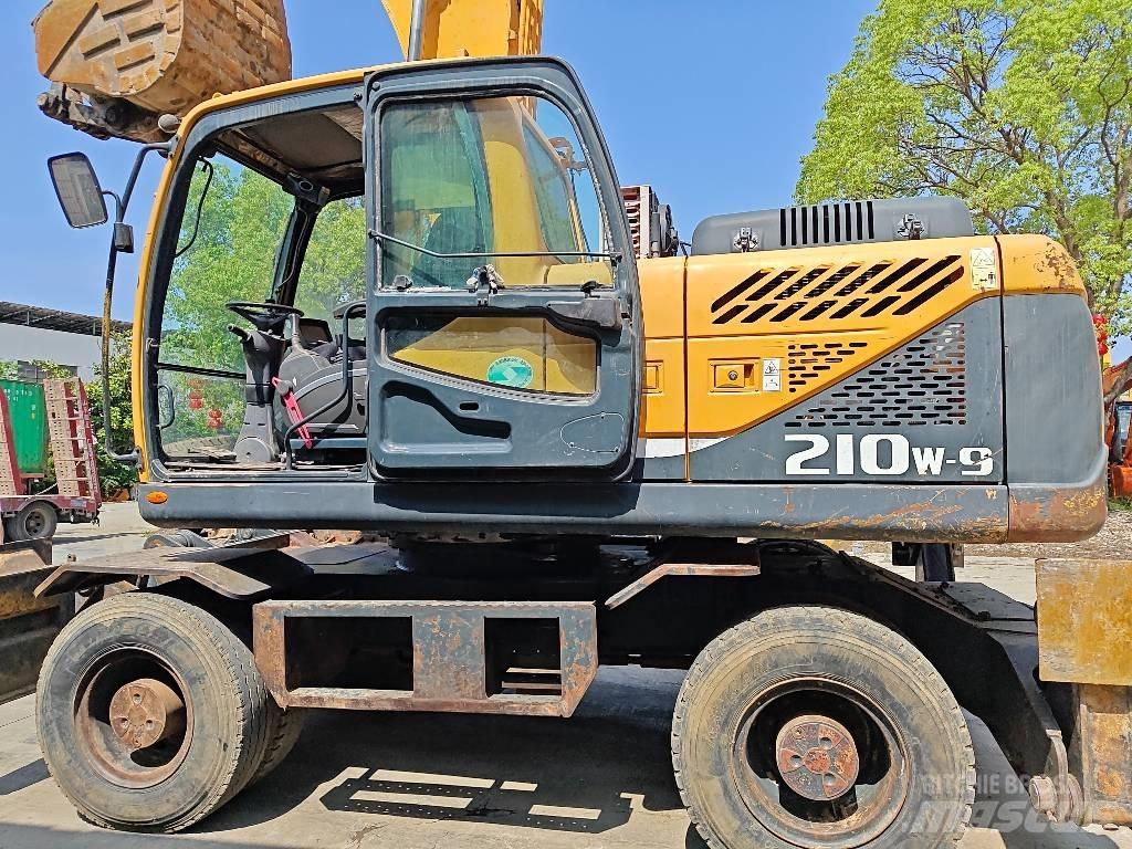 Hyundai R210W-9 Hjulgrävare