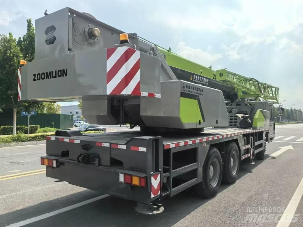 Zoomlion ZCT 251 V Lyftblock, vinschar och materialhissar