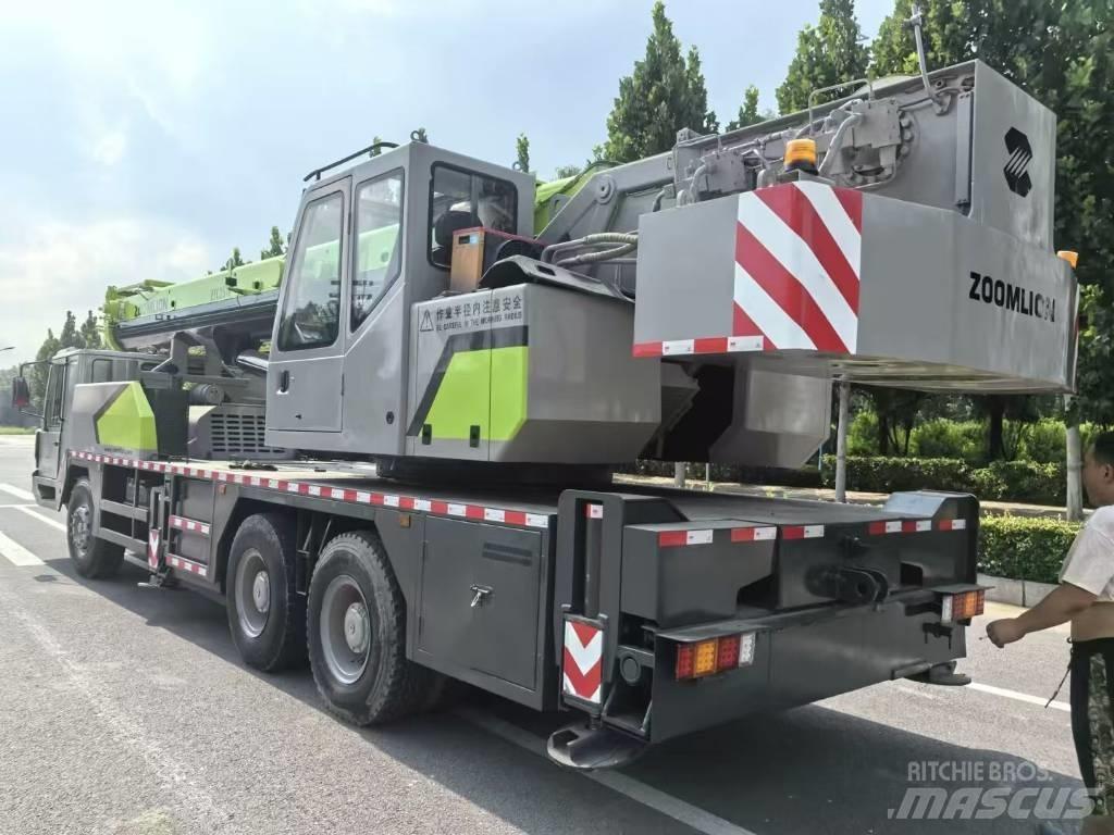 Zoomlion ZCT 251 V Lyftblock, vinschar och materialhissar