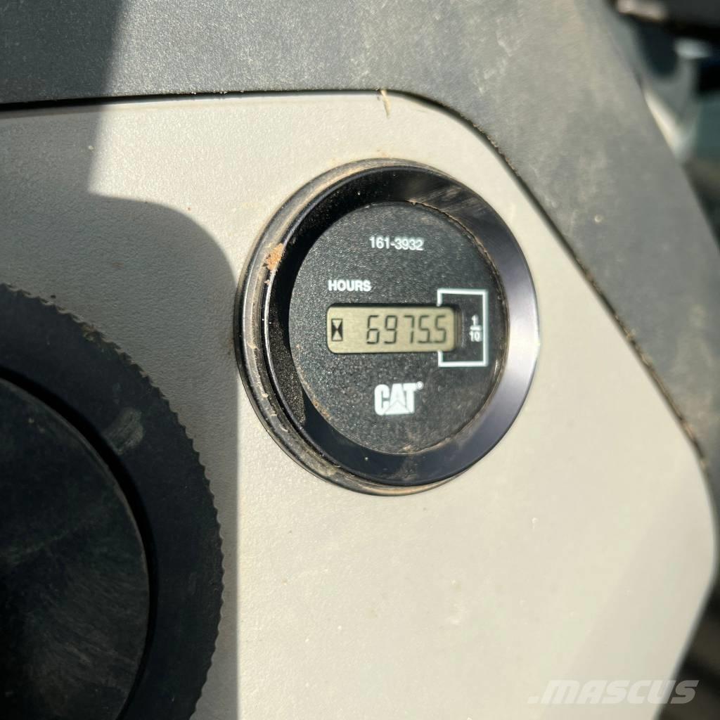 CAT 444 E Grävlastare