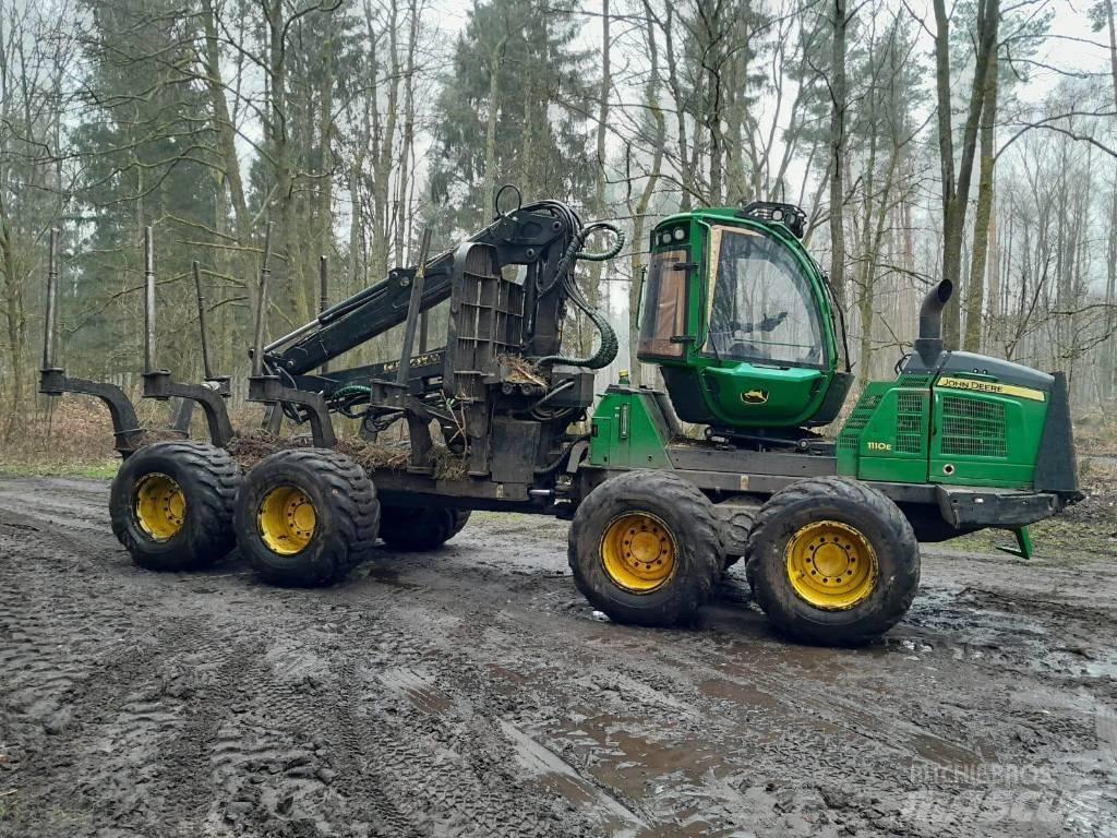 John Deere 1110 E Skotare