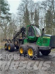 John Deere 1110 E Skotare
