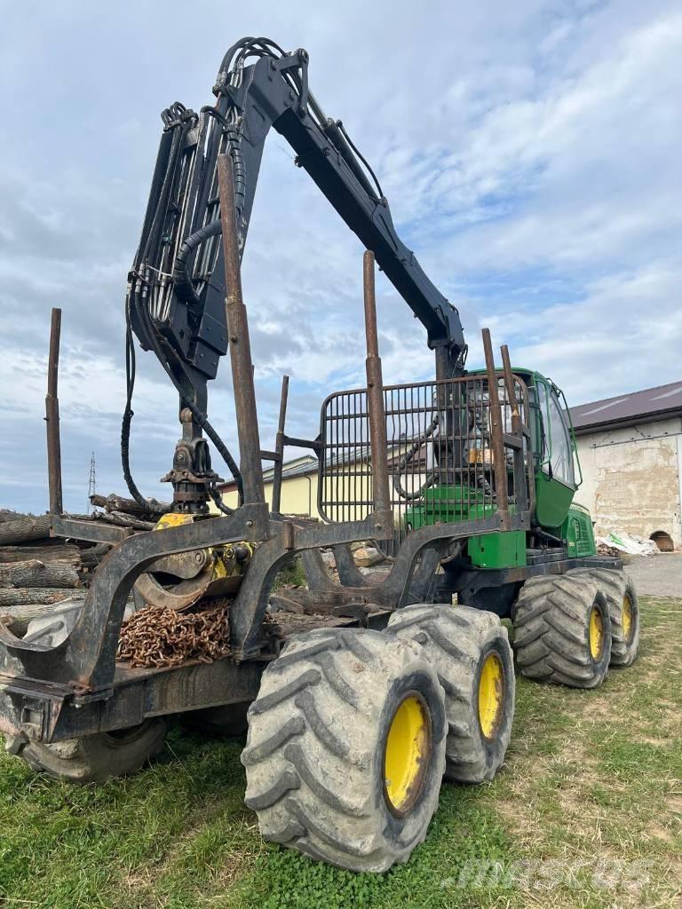 John Deere 810 E Skotare