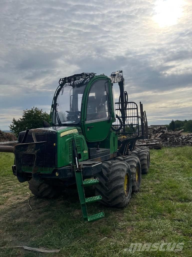 John Deere 810 E Skotare