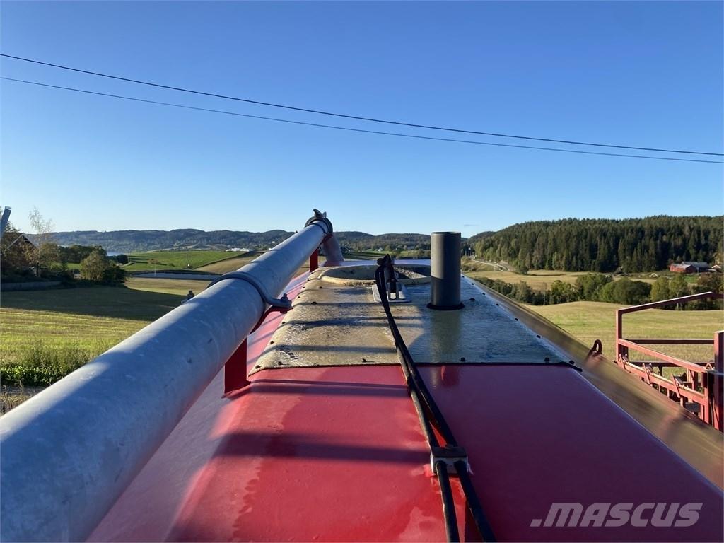 Moi GB 12 tankvogn Fast- och kletgödselspridare