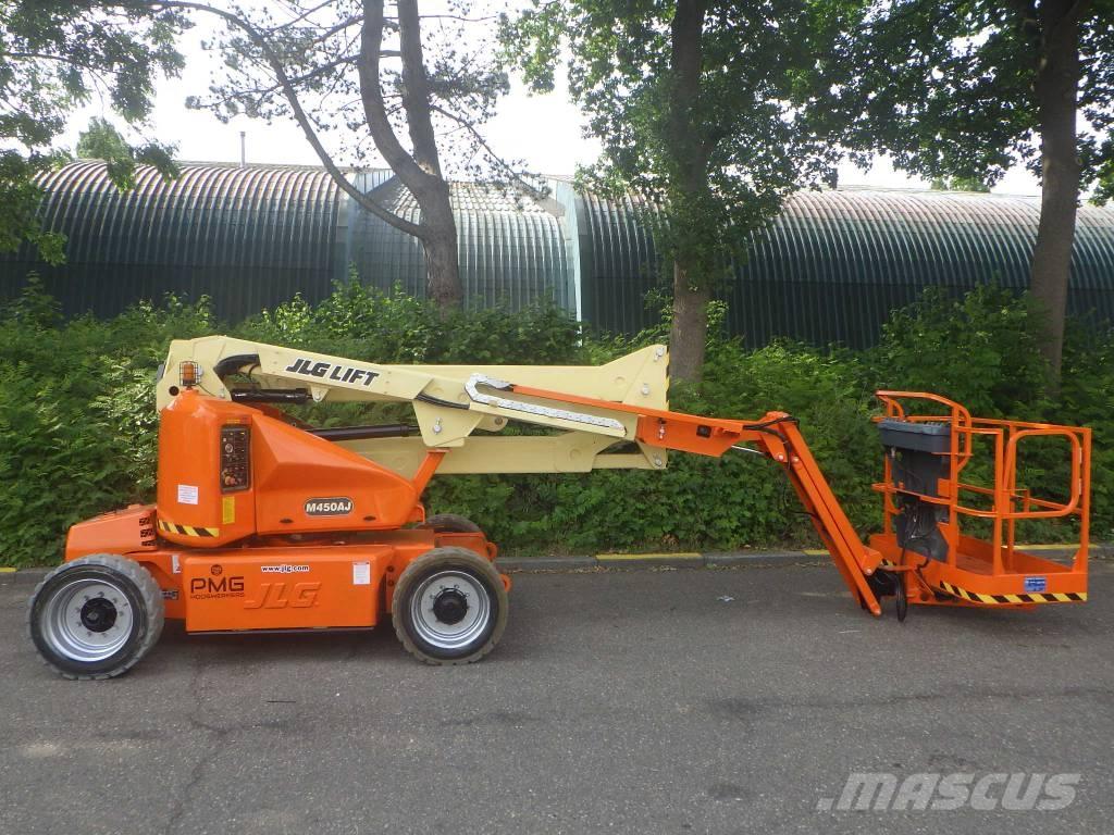 JLG M450AJ Bomliftar