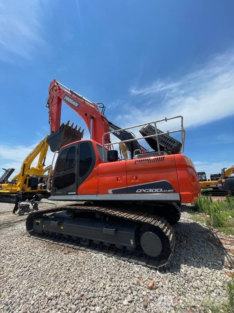 Doosan DX 300 Bandgrävare