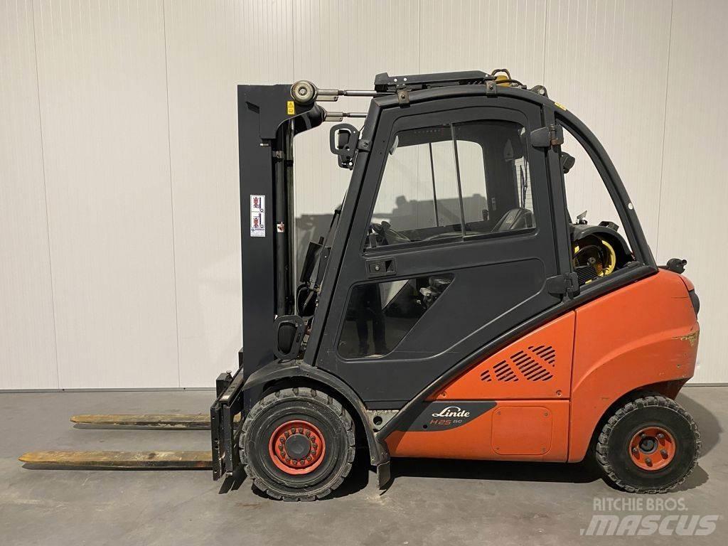 Linde H25T-393 Gasolmotviktstruckar
