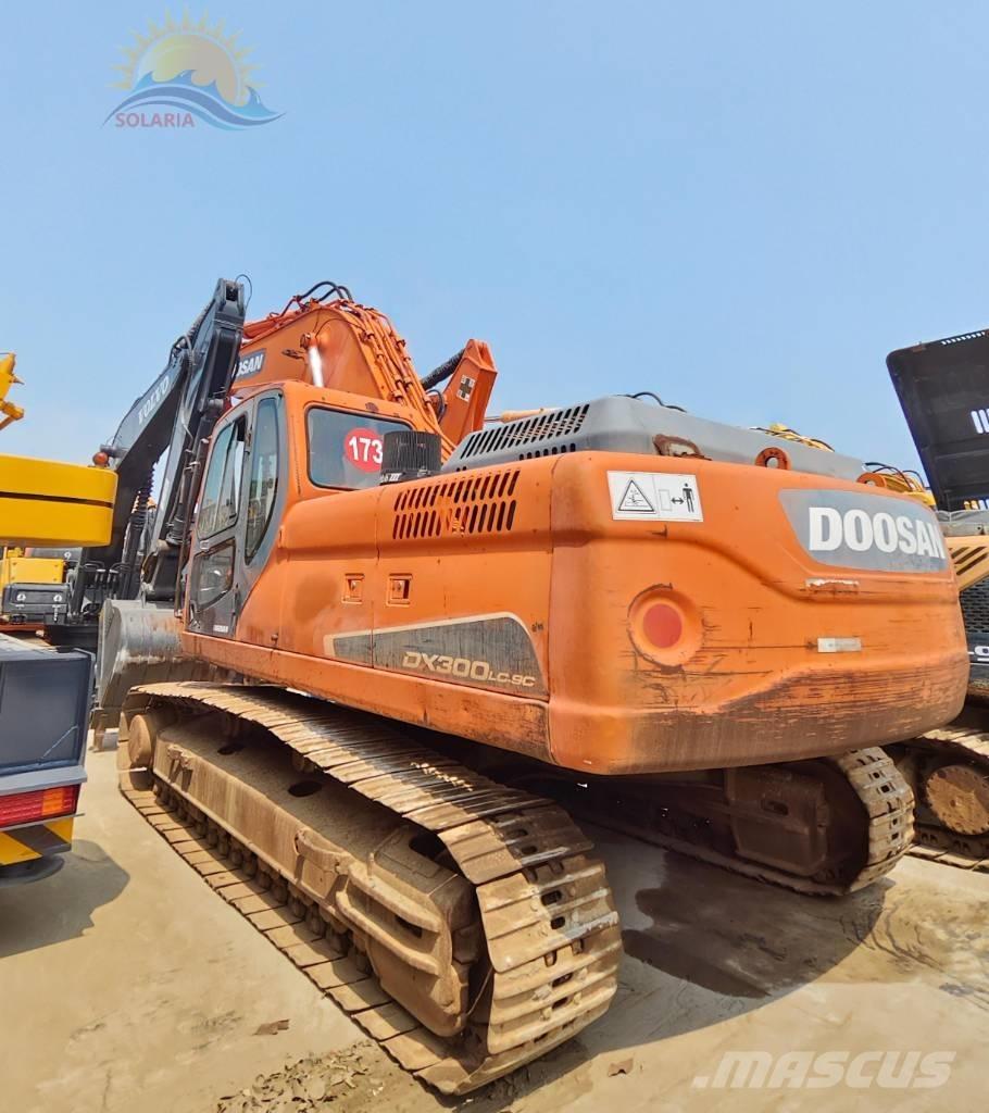 Doosan DX 300 LC Bandgrävare