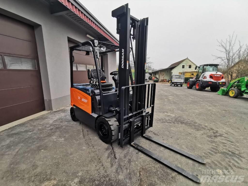 Doosan B25S-7 Elmotviktstruckar