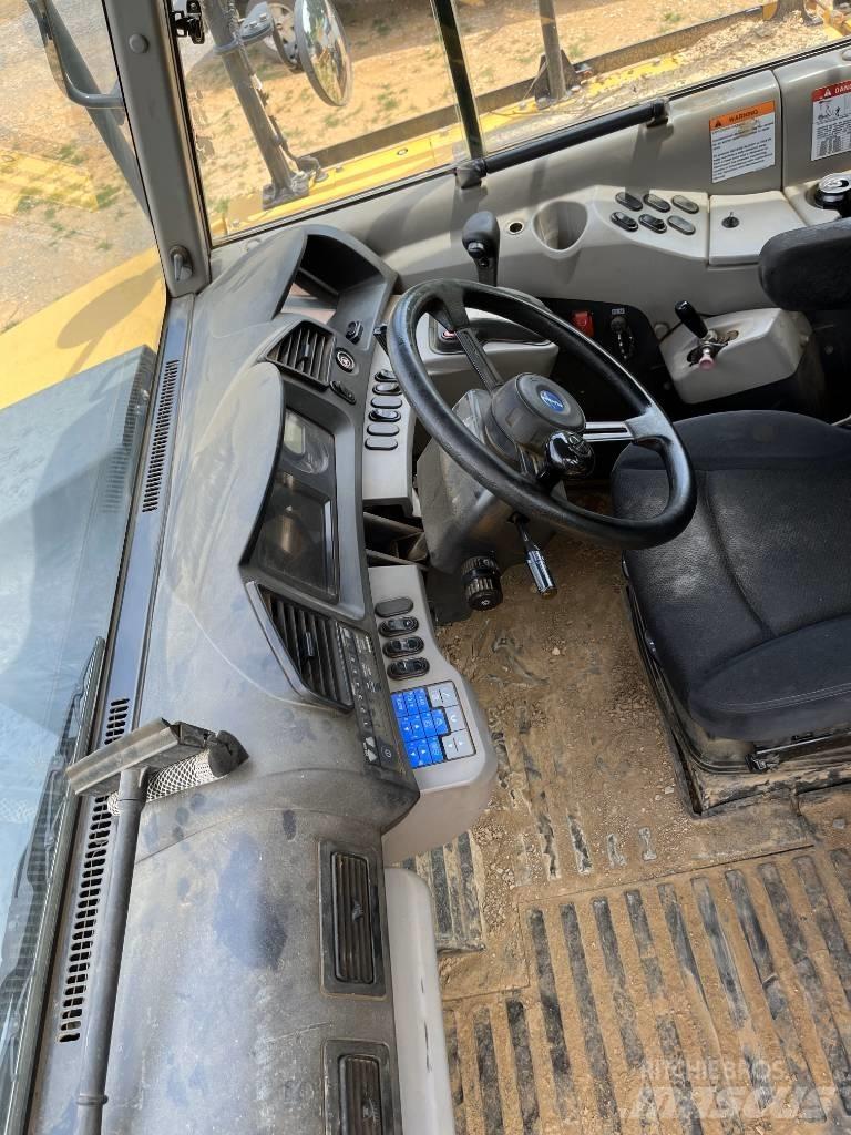 Komatsu HM 400 Midjestyrd dumper