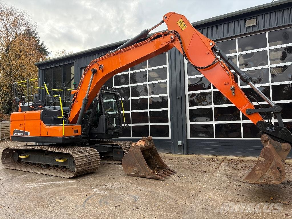 Doosan DX 140 LC Bandgrävare