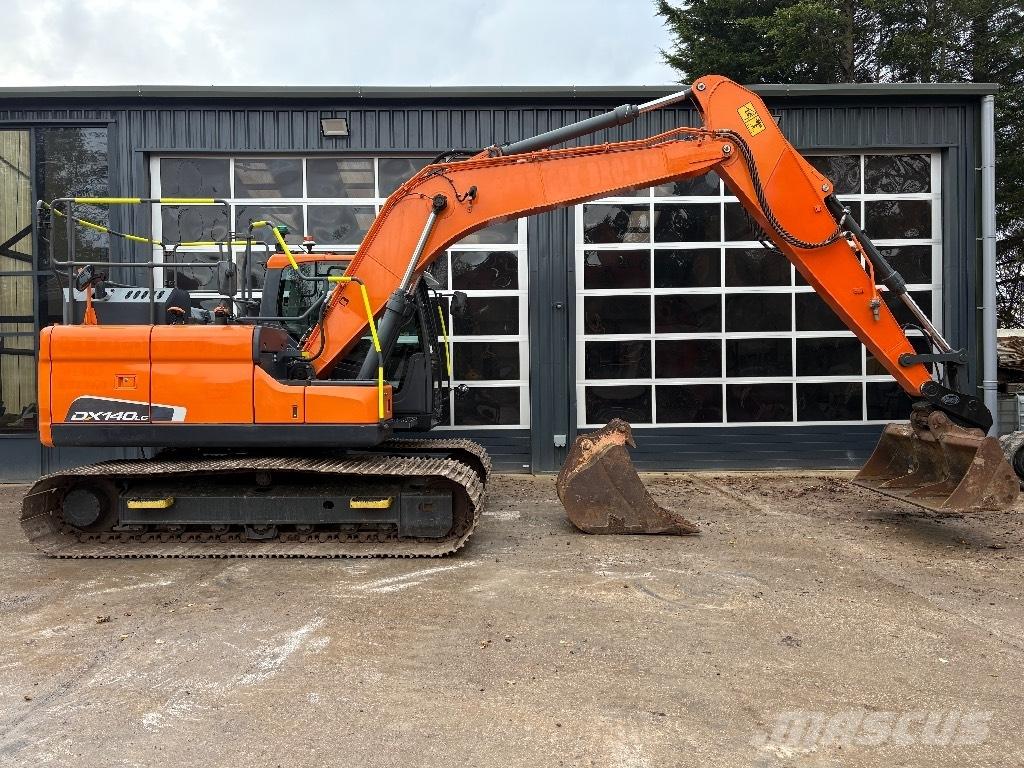 Doosan DX 140 LC Bandgrävare