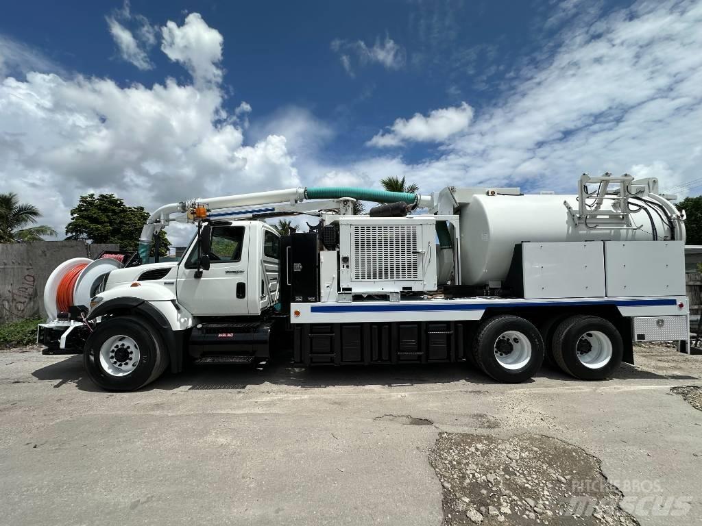 International 7400 Slamsugningsbil