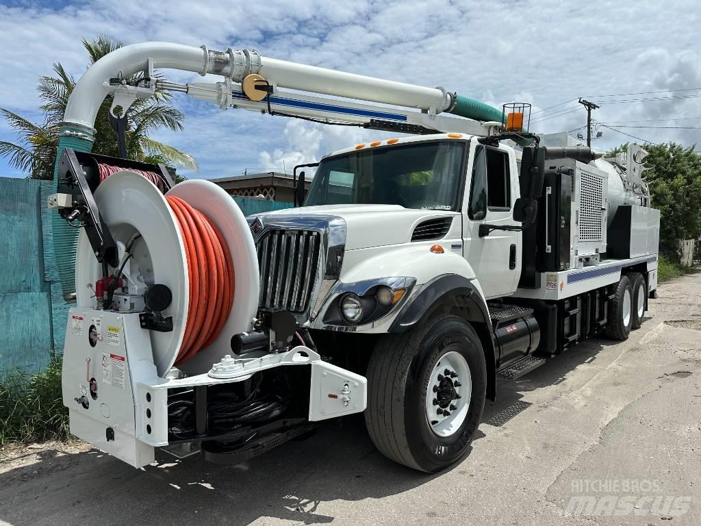 International 7400 Slamsugningsbil