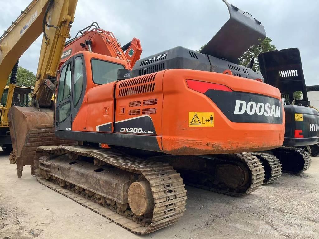 Doosan DX300LC-9C Bandgrävare