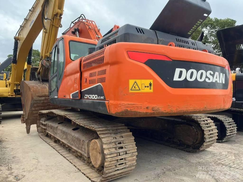 Doosan DX300LC-9C Bandgrävare