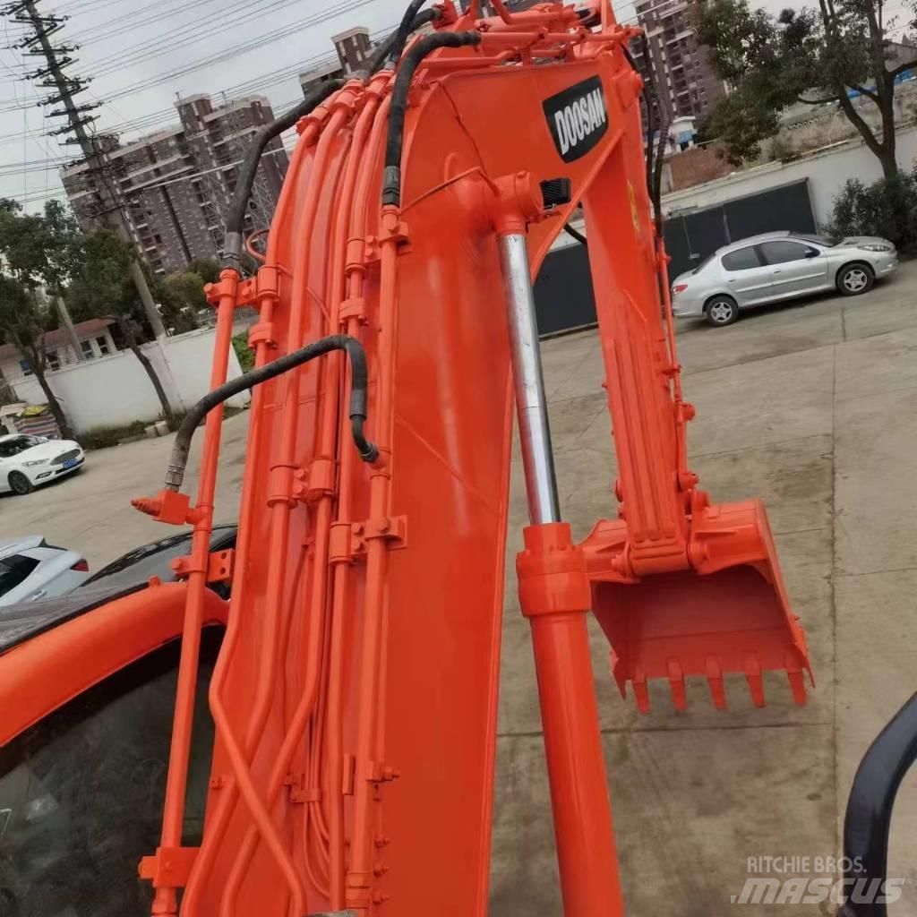 Doosan DX 225 LC Bandgrävare