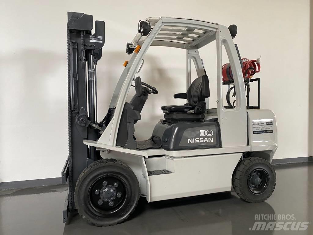Nissan UG1D2A30LQ Gasolmotviktstruckar