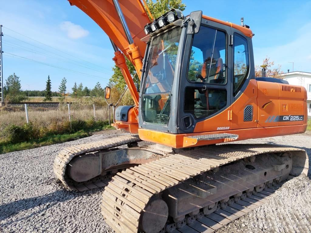 Doosan DX 225 LC Bandgrävare