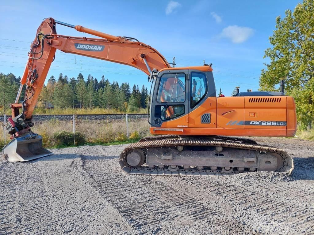 Doosan DX 225 LC Bandgrävare