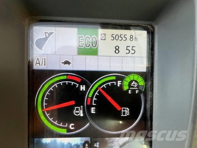 Hitachi ZX 135 US-6 Bandgrävare