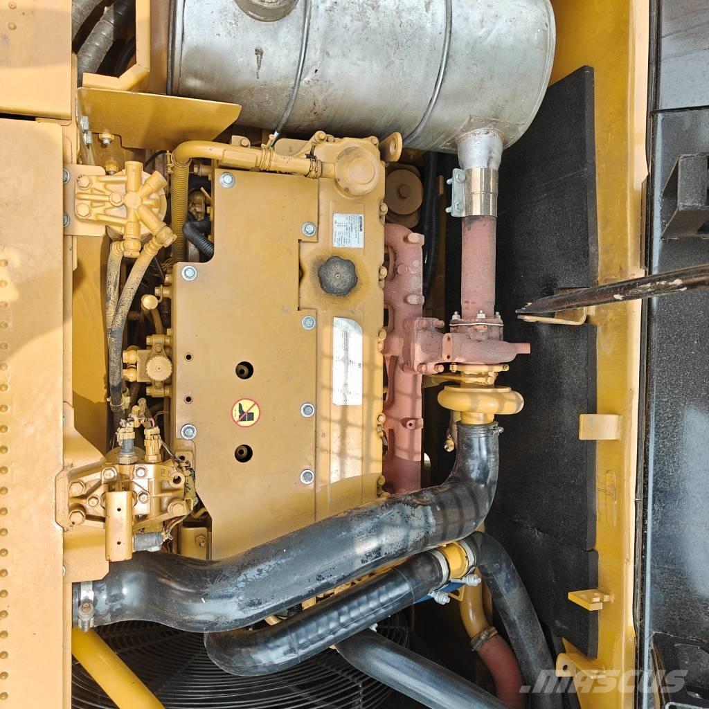 CAT 323 D L Bandgrävare