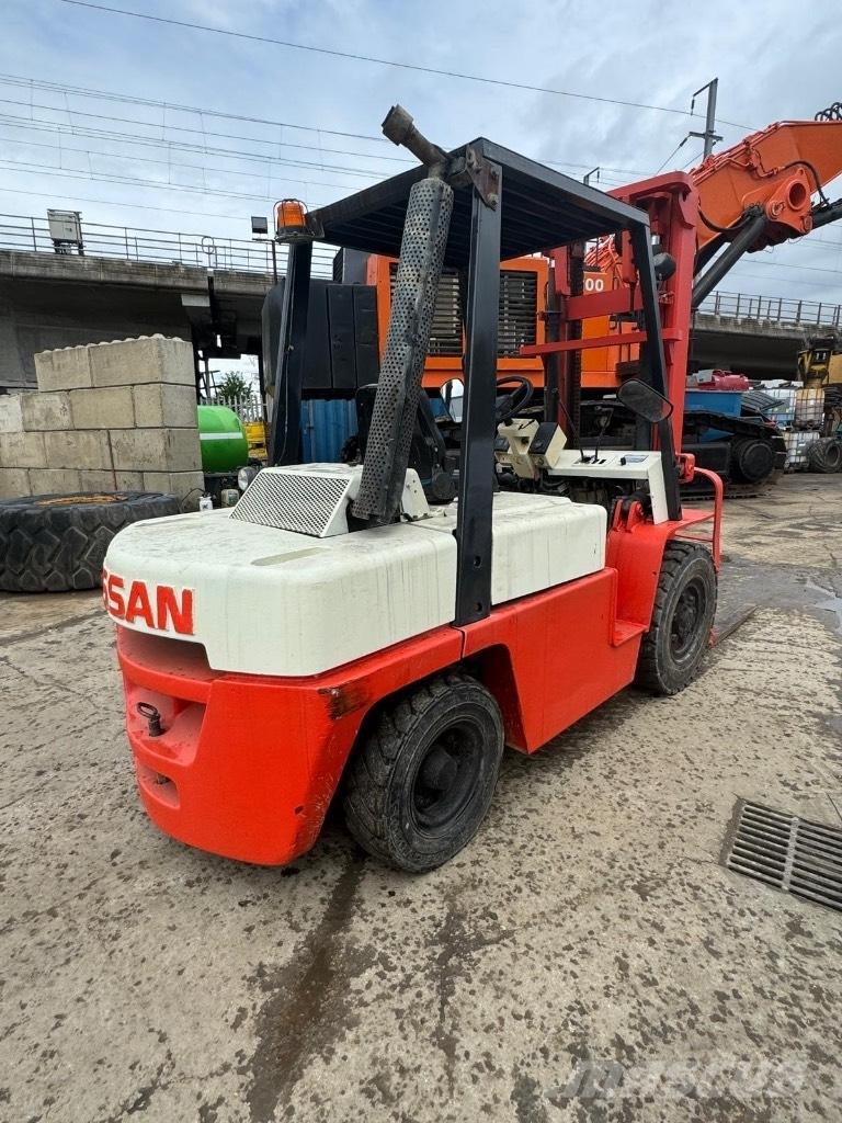 Nissan WF03A35U Dieselmotviktstruckar