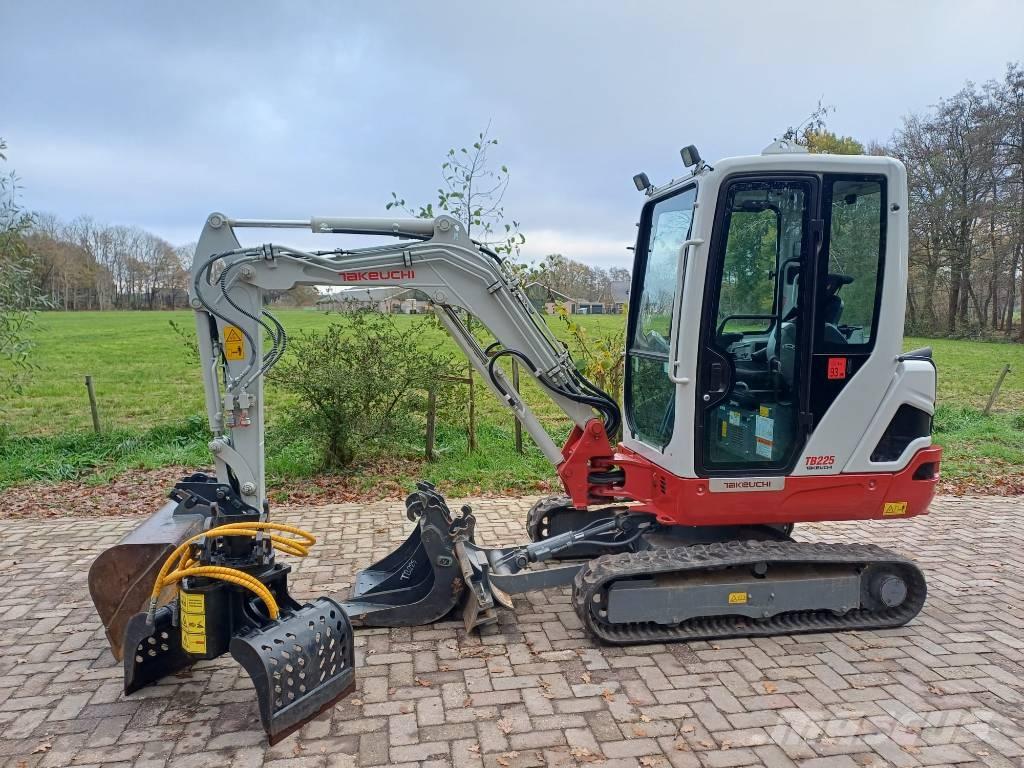 Takeuchi TB 225 Minigrävare < 7t