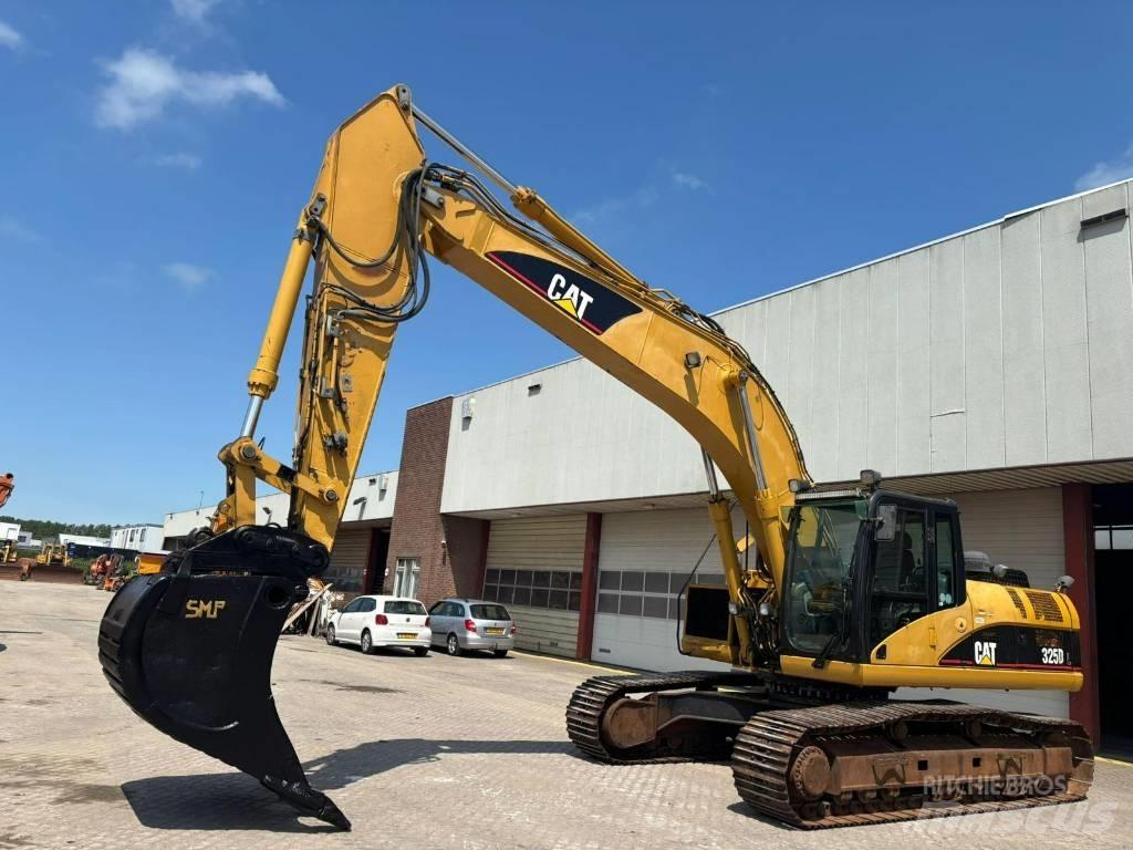 CAT 325 D L Bandgrävare