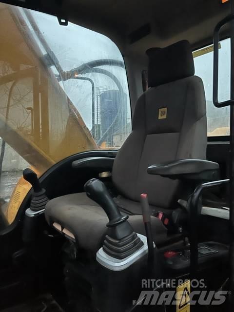 JCB JS 220 LC Bandgrävare