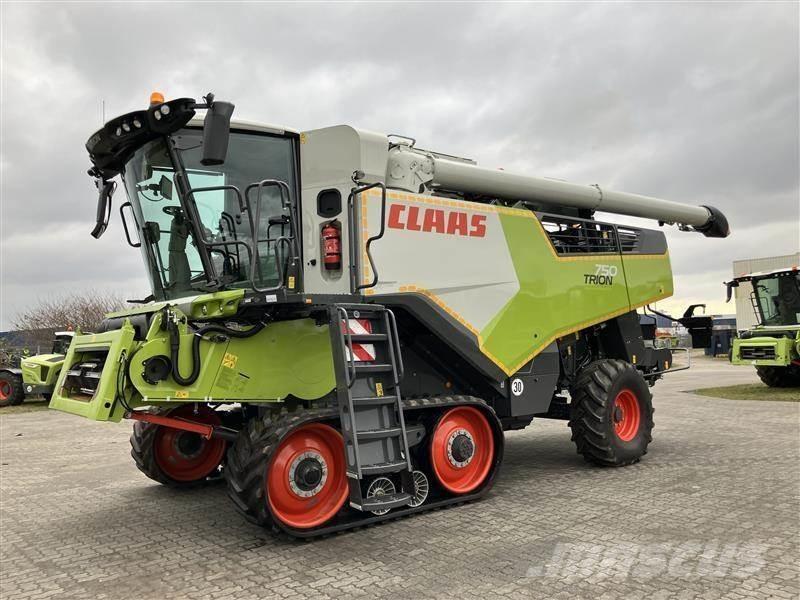 CLAAS TRION 750 TT Skördetröskor