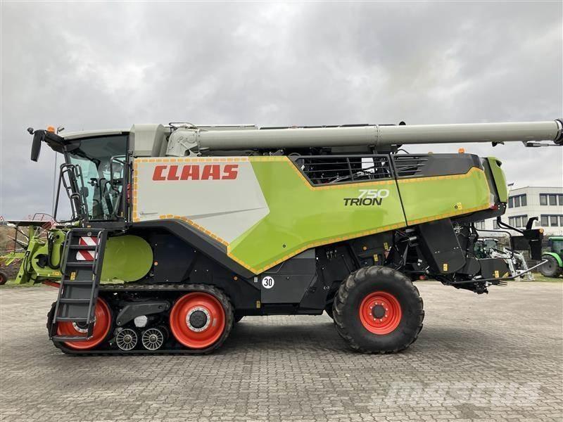 CLAAS TRION 750 TT Skördetröskor