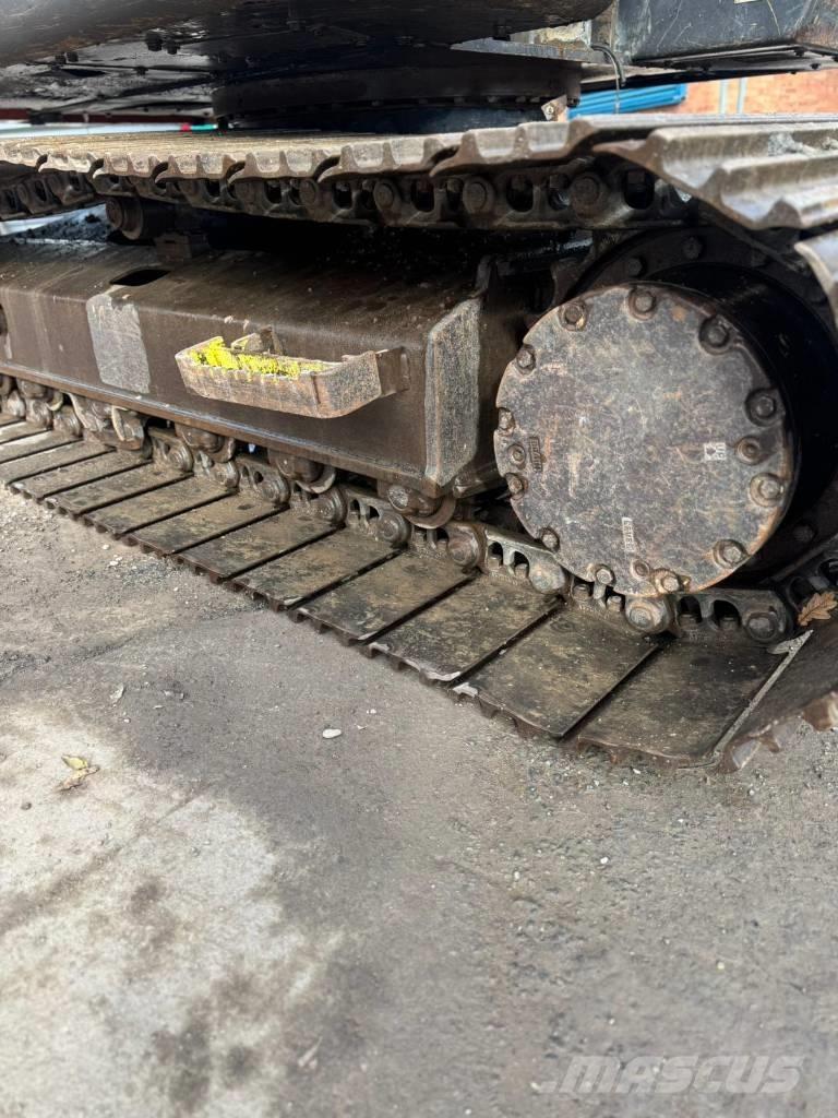 Hitachi ZX 135 US Bandgrävare