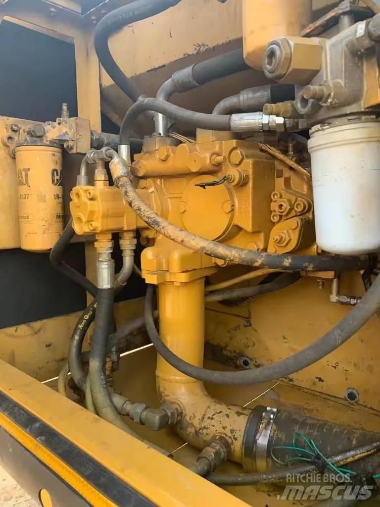 CAT 330 D Bandgrävare