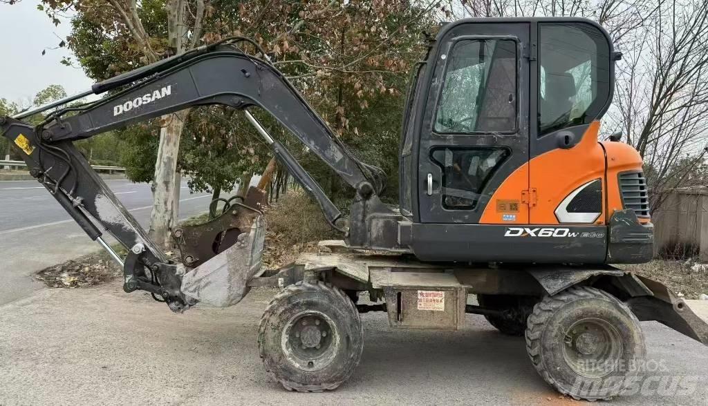 Doosan DX 60 Hjulgrävare
