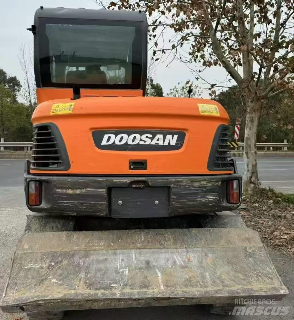 Doosan DX 60 Hjulgrävare